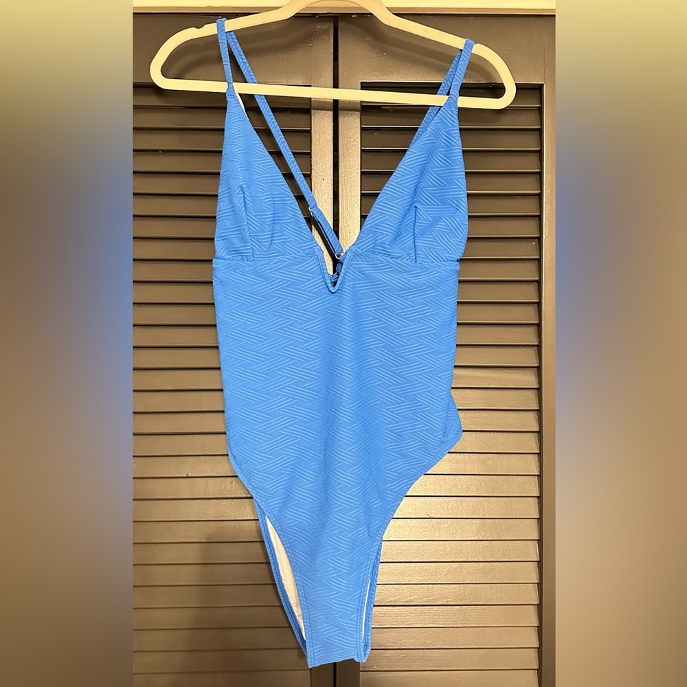 Sea Surface Texture deep V Wire One Piece Cheeky Swimsuit